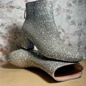 Women's Silver Glitter Block Heel Ankle Boots - Chic Sparkle